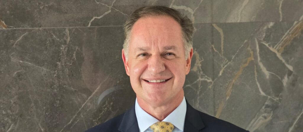 Dr. Esdras Lovo – Destaque na Advocacia Empresarial