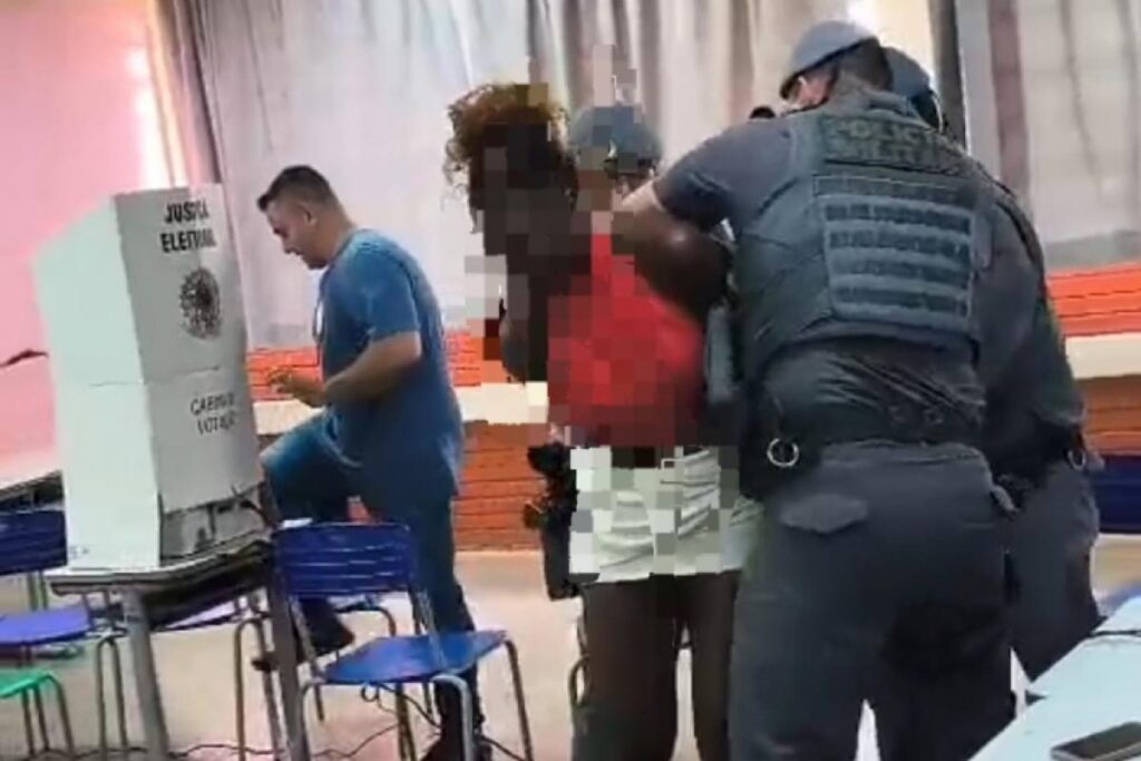 Mulher diz que errou o candidato, se recusa a deixar cabine de votação e acaba detida por policiais militares em Franca