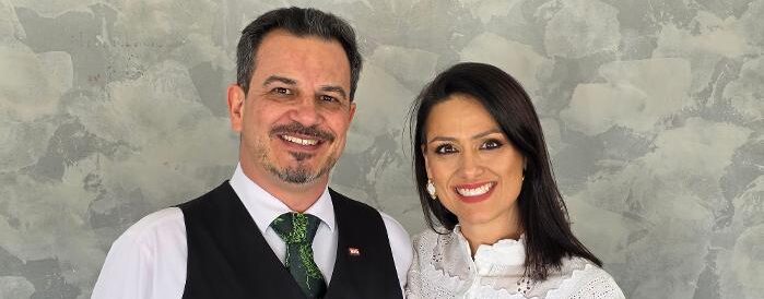 REGNON MOLINA E LARISSE: UM CASAL QUE FAZ A DIFERENÇA NA EDUCAÇÃO